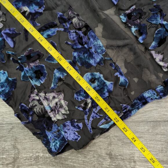 Forever 21 Short Sleeve Shrug Size M - Picture 4 of 5